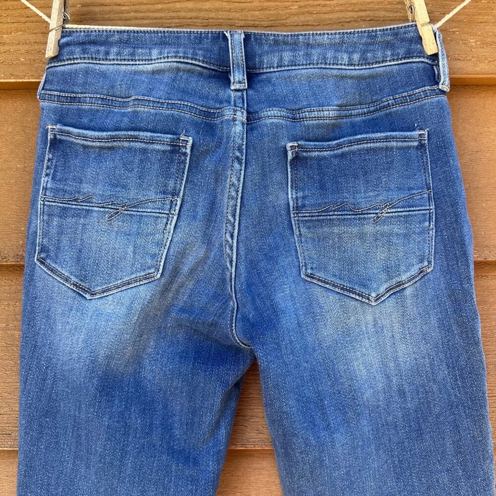 Soho Curvy Legging Jeans Distressed Ripped Denim Size 4 Medium Wash Cotton Blend - Picture 8 of 12